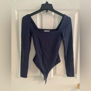 Aritzia Babaton Contour Squareneck Longsleeve Bodysuit - x-small
